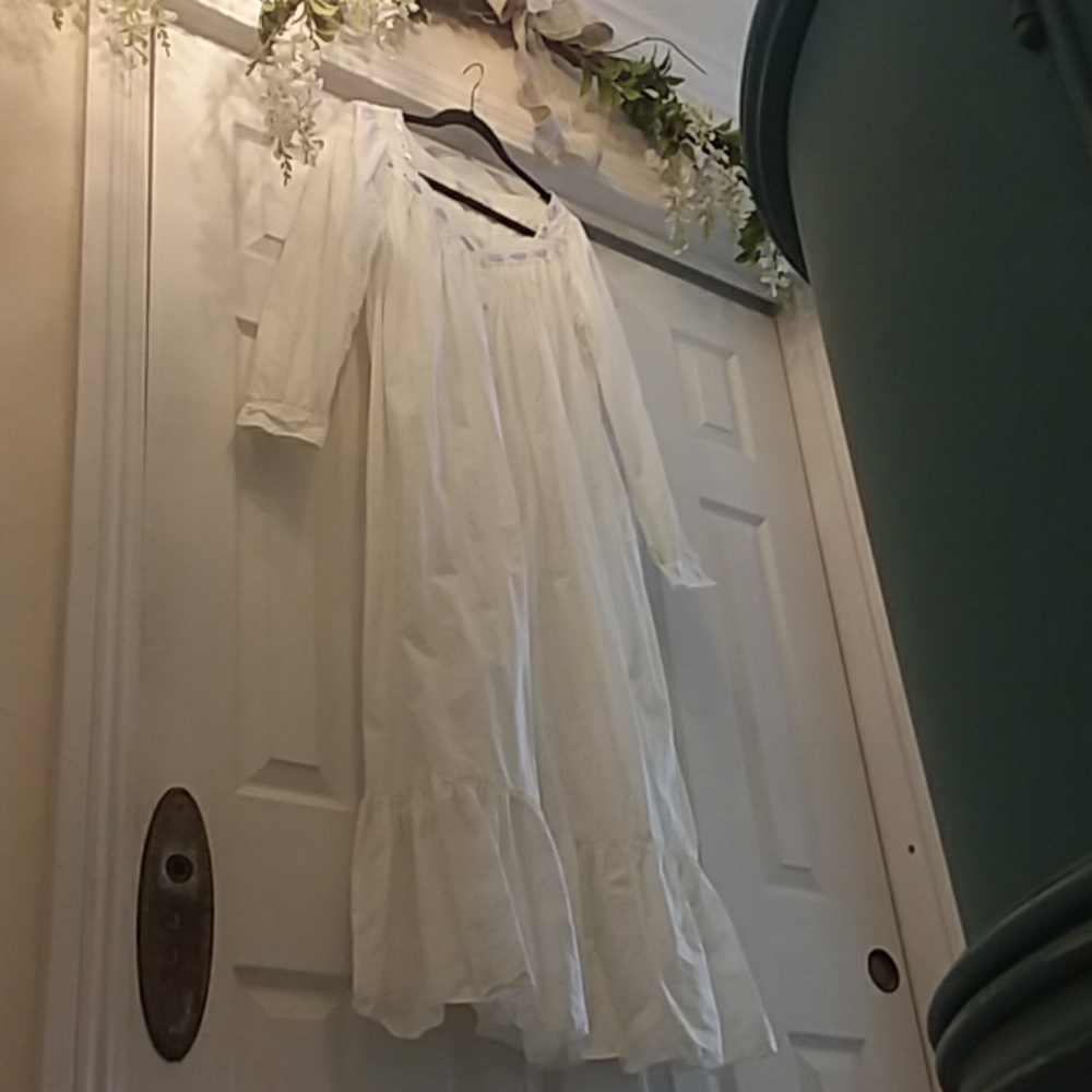 EILEEN WEST white nightgown, S
